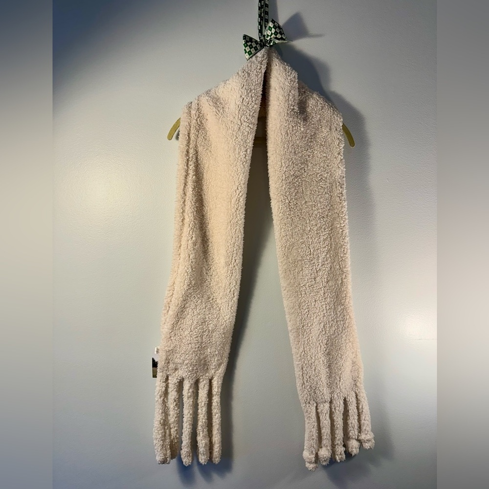 NWT Giftable Plush Scarf with Pockets